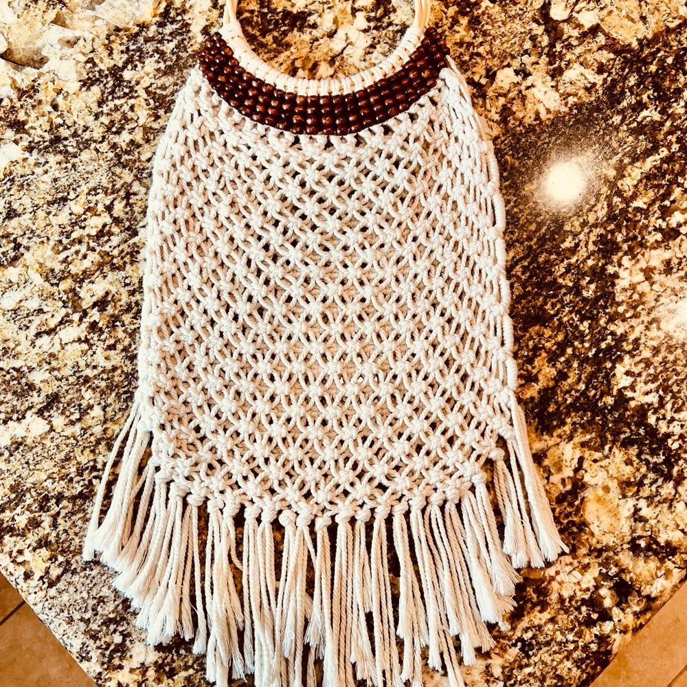 Ivory Macrame’ Bag w Wood Handles & Fringe! - Picture 8 of 10
